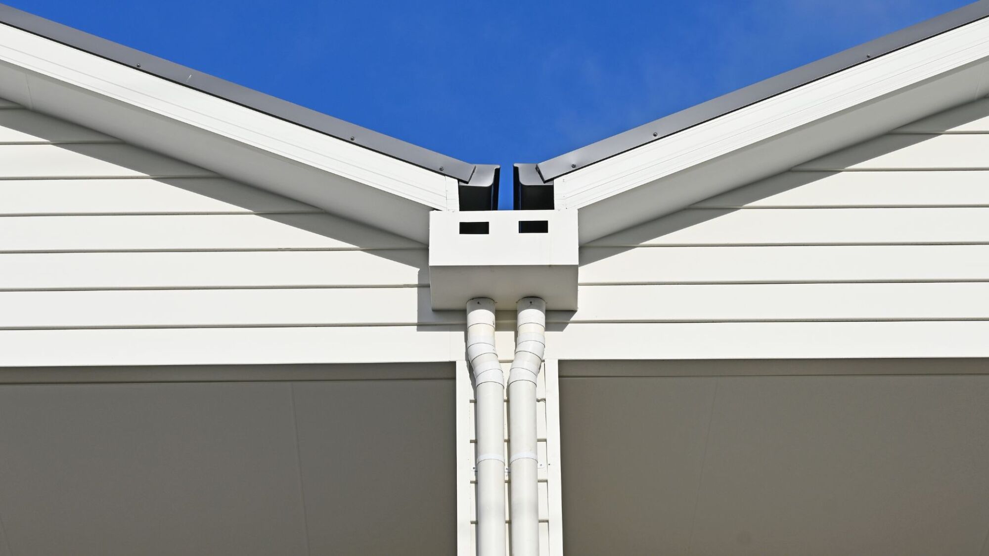 a photo of a home with boxed in hidden gutters